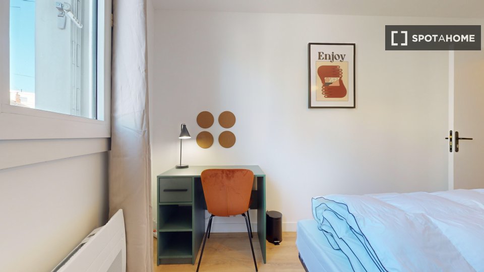Double room Lyon, 3 beds — photo 24