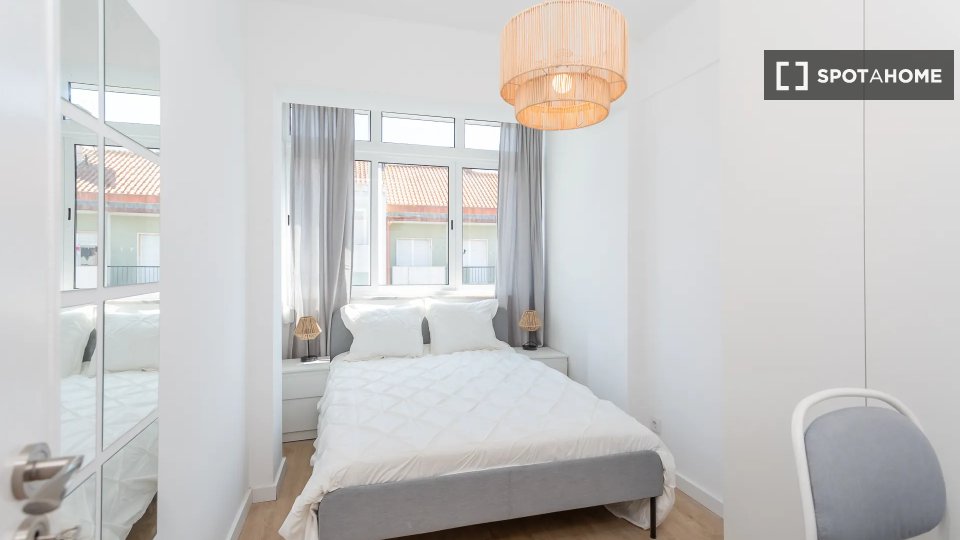 Double room Lisbon, 5 beds — photo 1