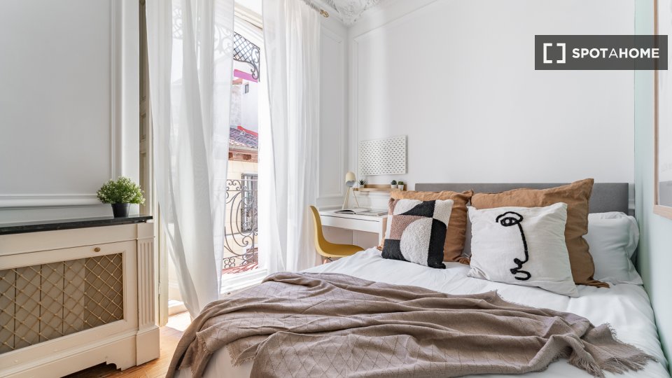 Double room Madrid, 10 beds, 173m² — photo 56
