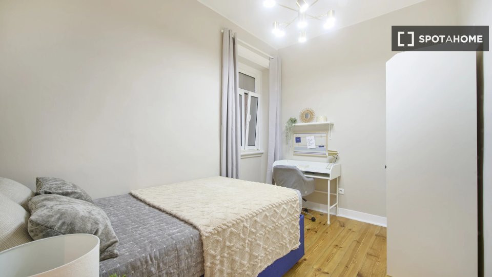 Double room Lisbon, 5 beds — photo 1