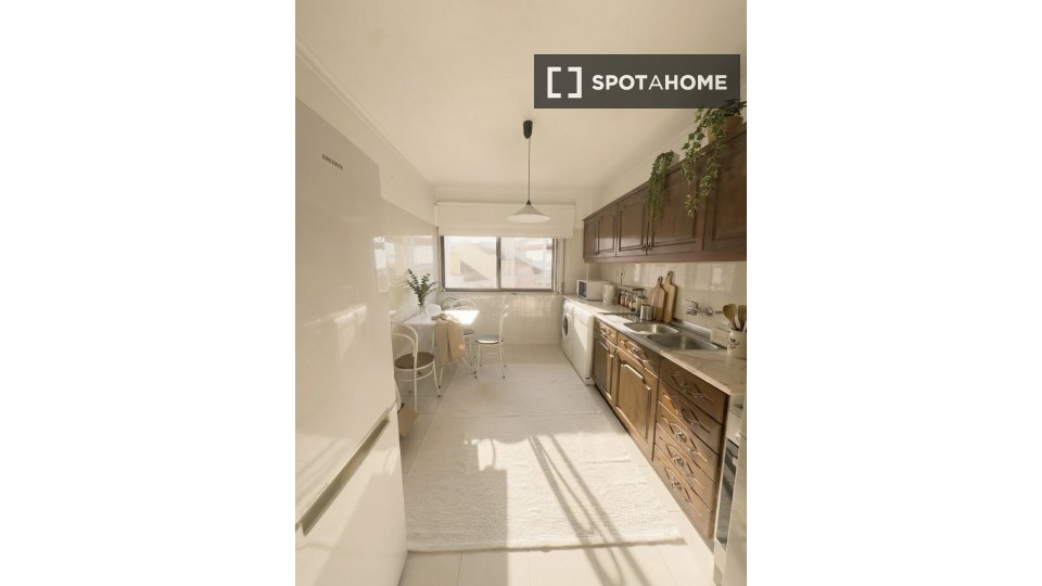 Double room Lisbon, 2 beds, 64m² — photo 10