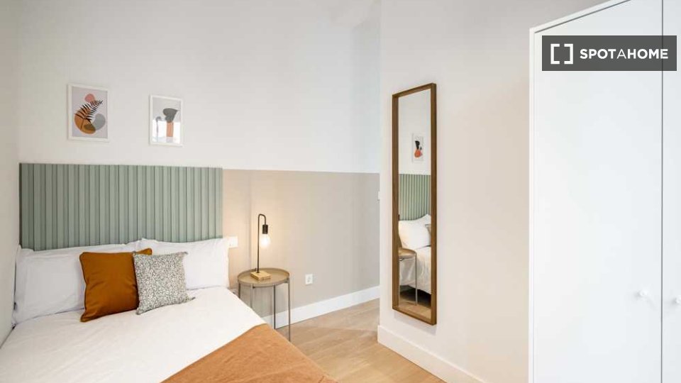 Double room Madrid, 16 beds — photo 34