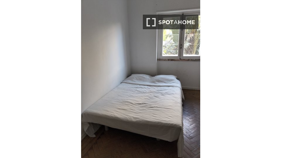 Double room Lisbon, 3 beds, 75m² — photo 36