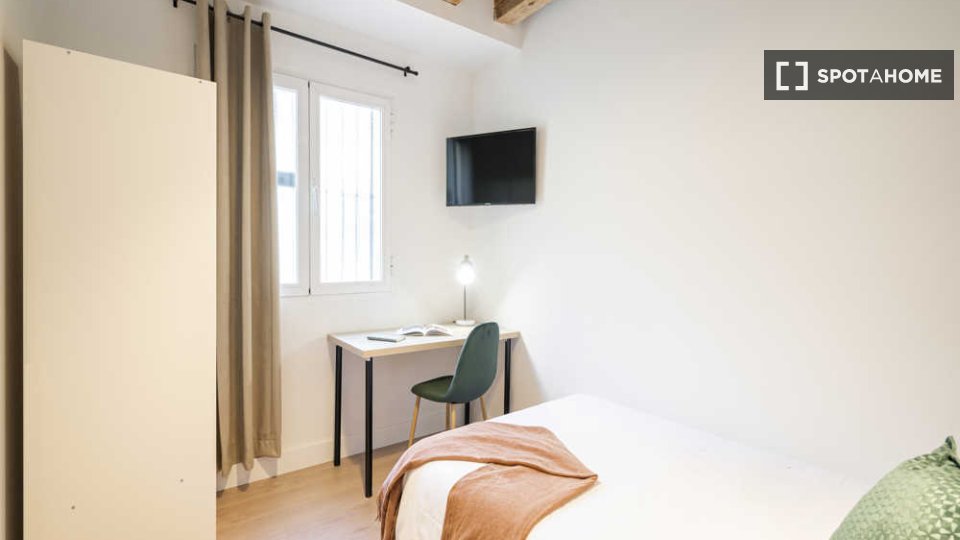 Double room Madrid, 16 beds — photo 45