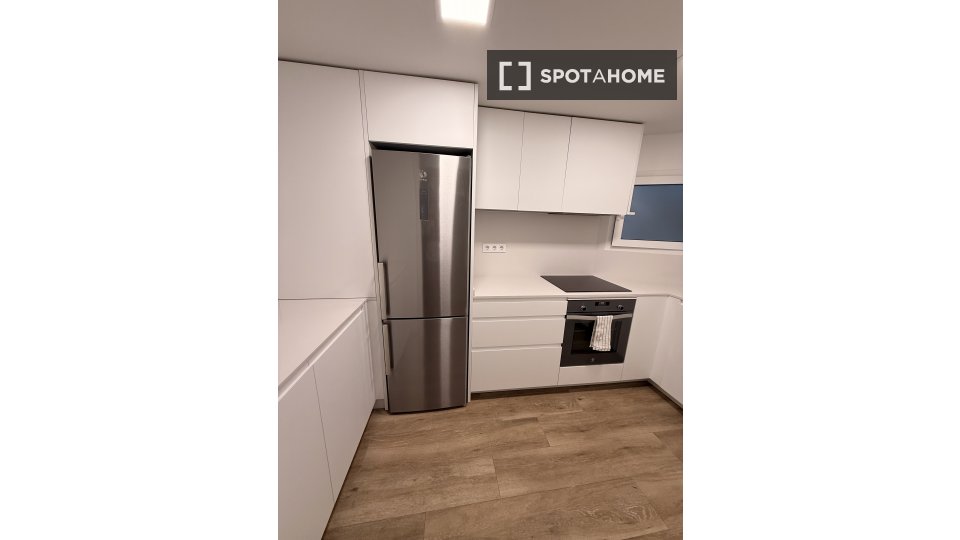 Double room Barcelona, 3 beds, 80m² — photo 5