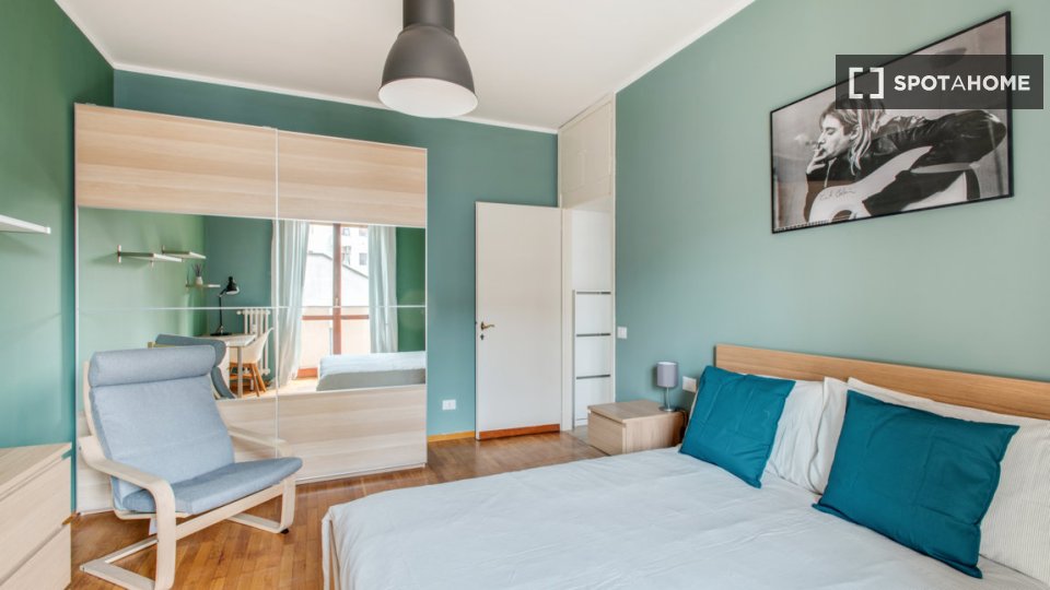 Stanza in appartamento condiviso con 6 camere da letto in affitto a Greco, Milano - in Milan