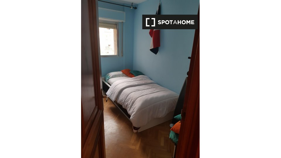 Double room Madrid, 3 beds — photo 5