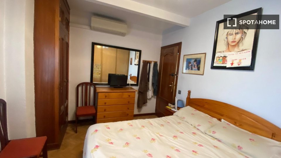 Double room Madrid, 3 beds — photo 15