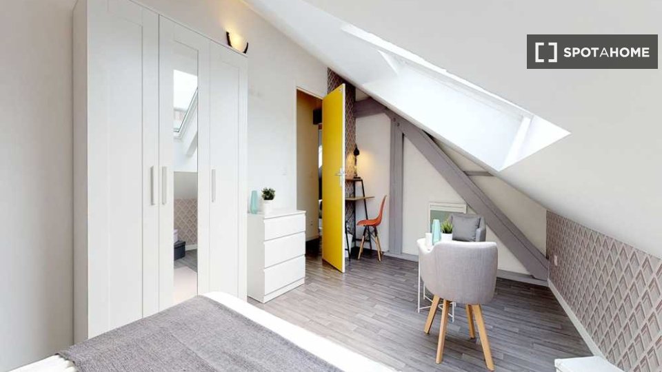 Double room Lille, 3 beds, 90m² — photo 14