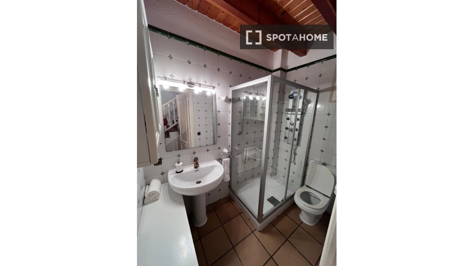 Apartment Barcelona, 5 beds, 218m² — photo 15