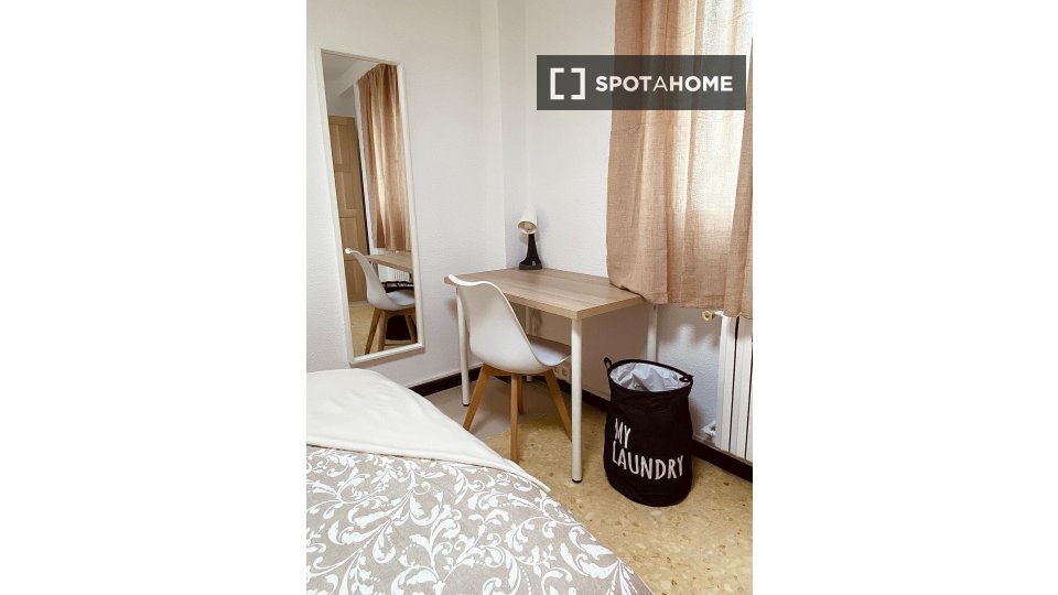 Double room Zaragoza, 4 beds, 92m² — photo 2