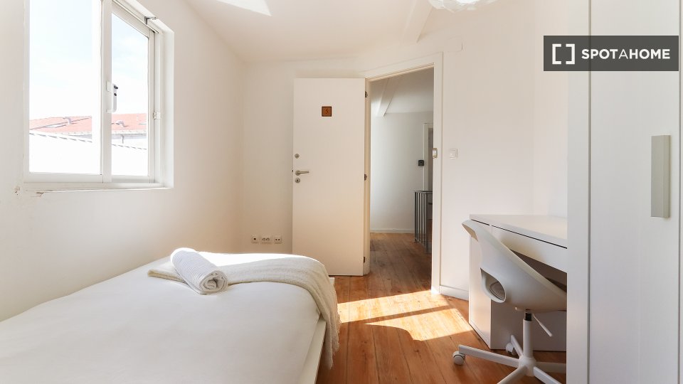 Double room Lisbon, 6 beds — photo 10