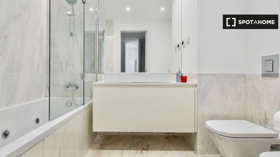 Apartment Lisbon, 2 beds, 130m² — photo 14