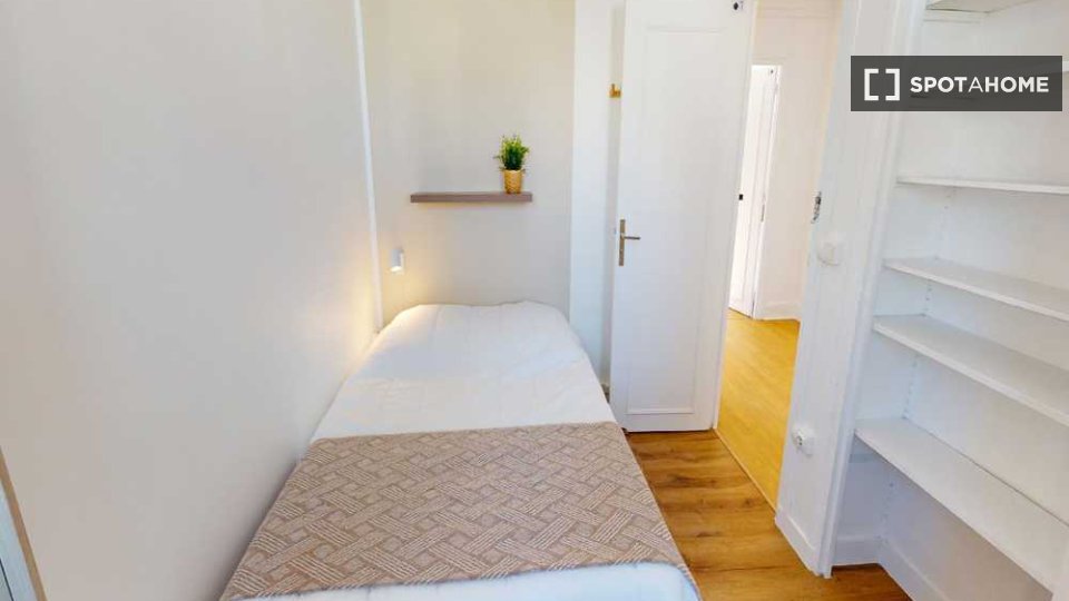 Double room Paris, 5 beds, 110m² — photo 10