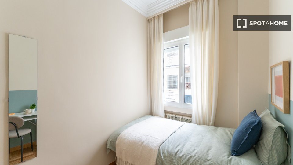 Double room Madrid, 5 beds — photo 18