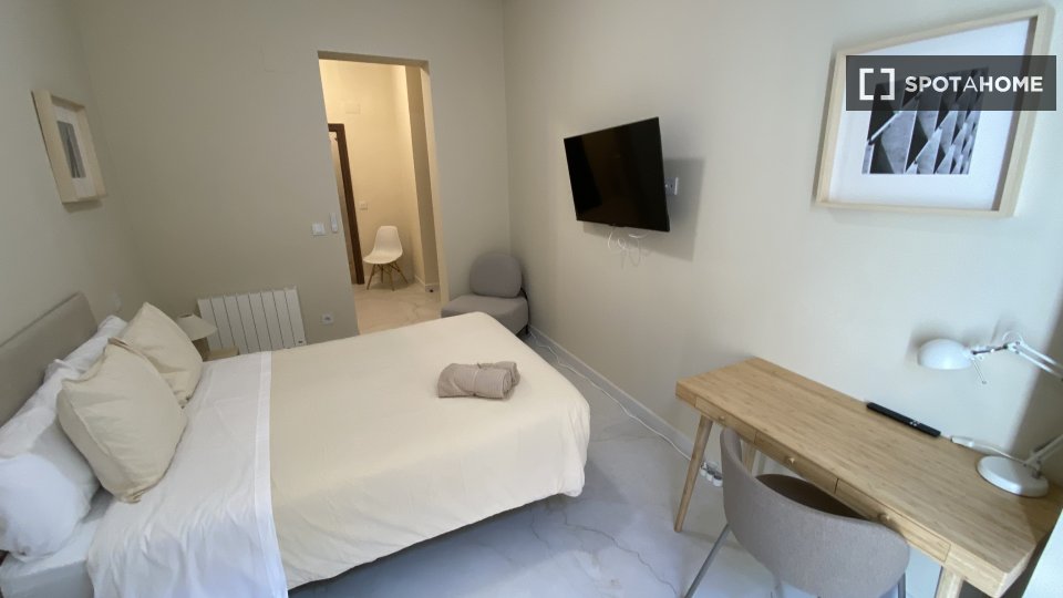 Double room Madrid, 3 beds — photo 10