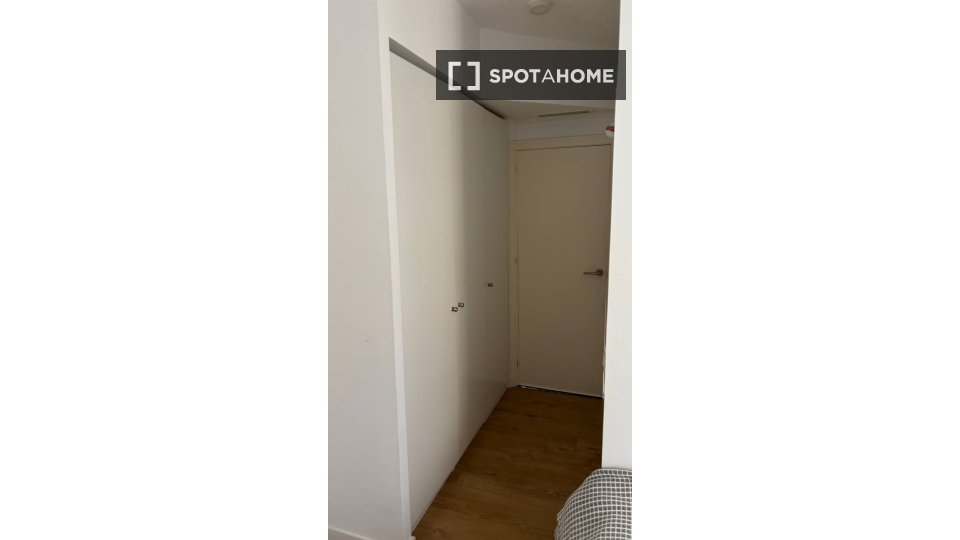 Double room Barcelona, 1 bed, 130m² — photo 2