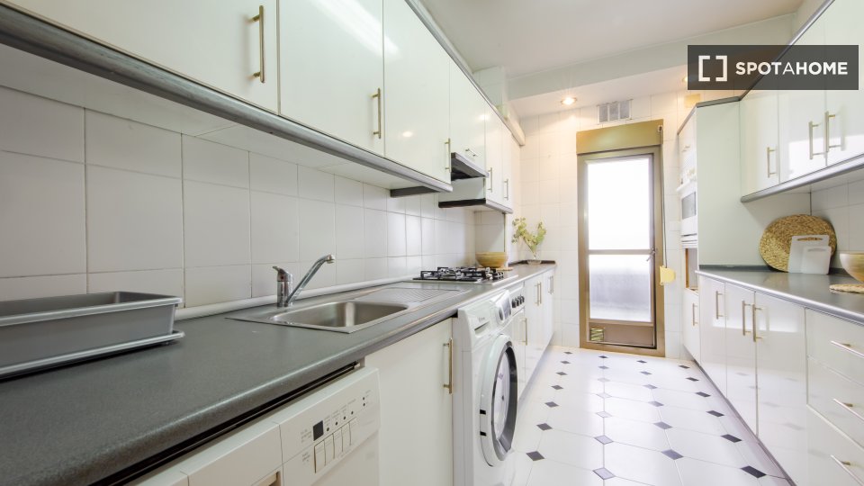Double room Madrid, 7 beds, 135m² — photo 6