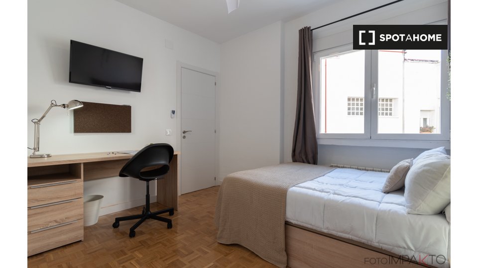 Double room Madrid, 6 beds, 140m² — photo 3