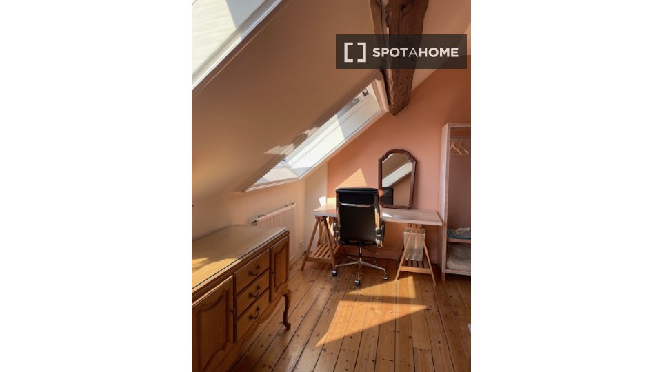 Double room Brussels, 4 beds, 200m² — photo 4