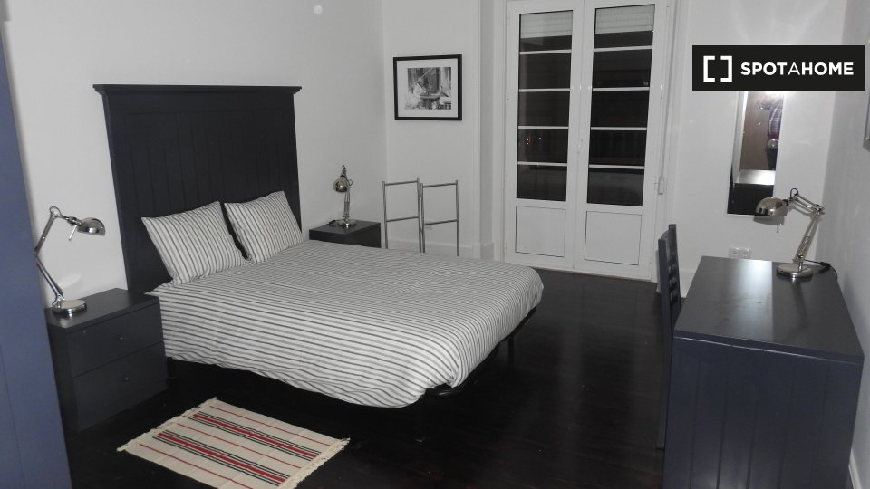 Double room Lisbon, 6 beds, 210m² — photo 2