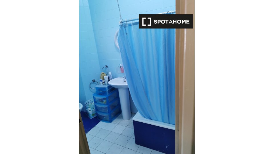 Double room Lisbon, 5 beds — photo 11