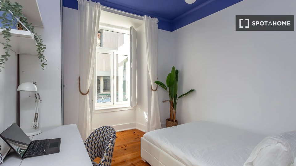 Double room Lisbon, 6 beds — photo 10