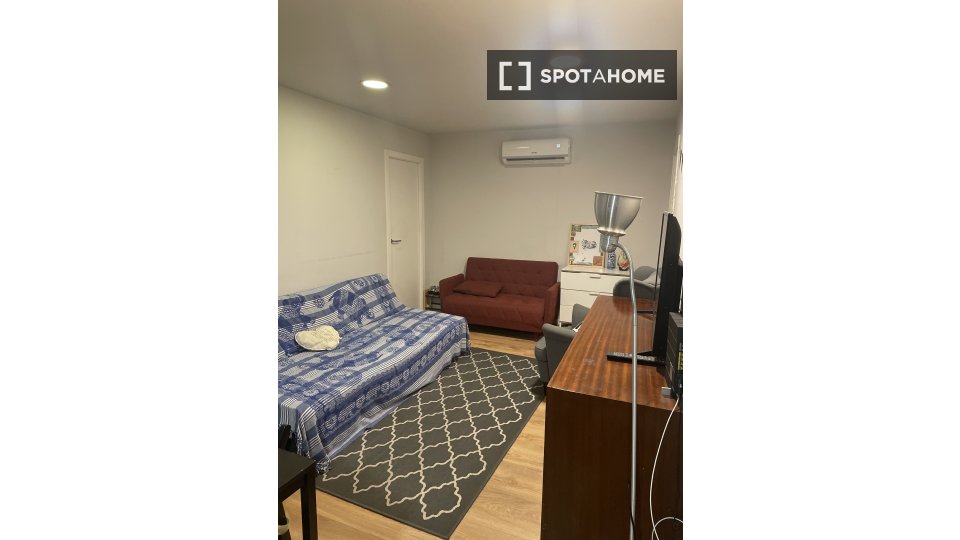 Double room Lisbon, 5 beds, 90m² — photo 3