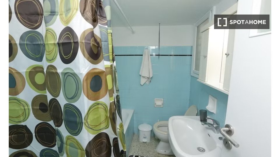 Double room Athens, 3 beds — photo 17