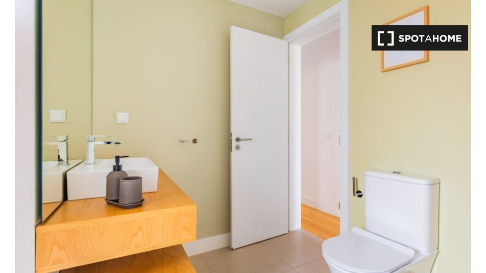 Apartment Lisbon, 2 beds — photo 17