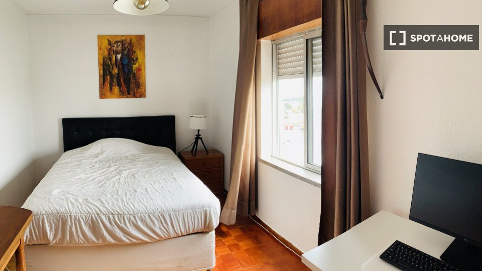 Double room Lisbon, 1 bed, 15m² — photo 1