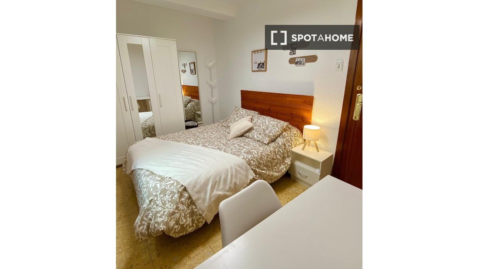 Double room Zaragoza, 4 beds, 92m² — photo 19