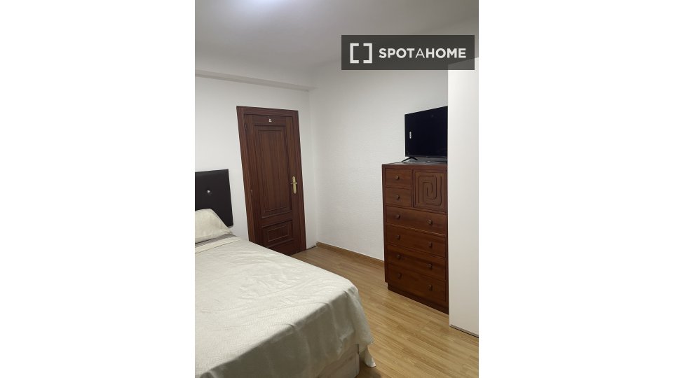 Double room Alcala_De_Henares, 4 beds, 65m² — photo 3