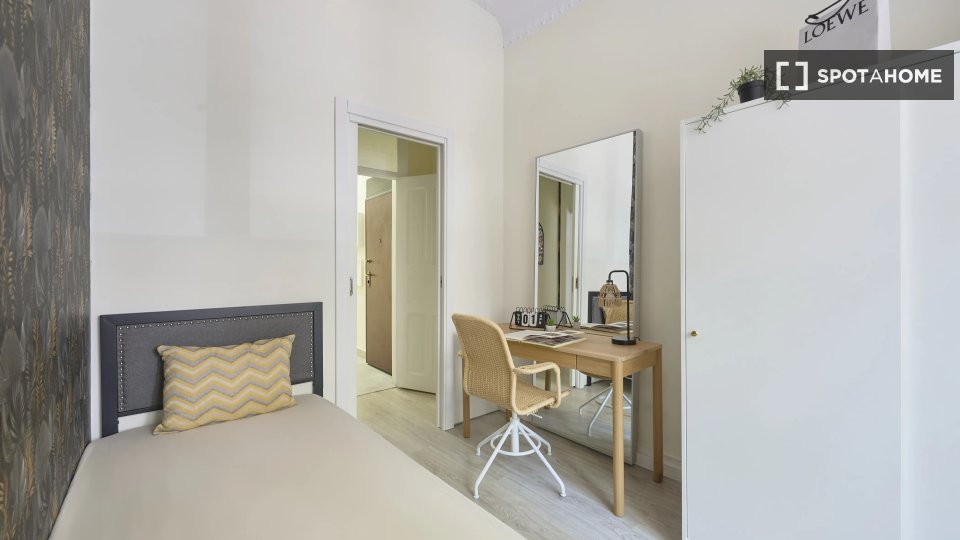 Double room Lisbon, 5 beds — photo 7