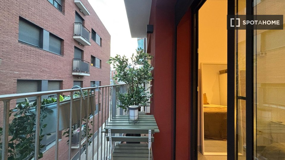Double room Barcelona, 4 beds, 90m² — photo 8