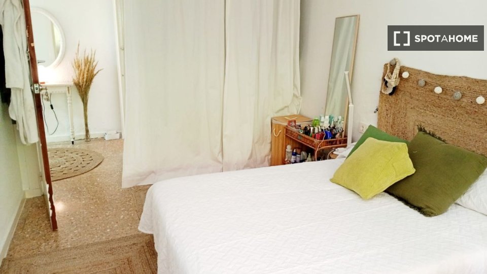 Habitación en piso compartido de 5 habitaciones, Centro Histórico, Almería.