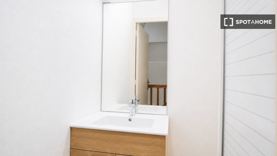 Double room Lyon, 5 beds — photo 32