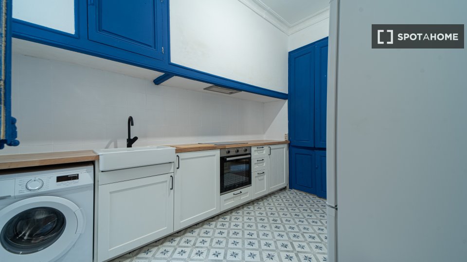Double room Barcelona, 7 beds, 160m² — photo 6