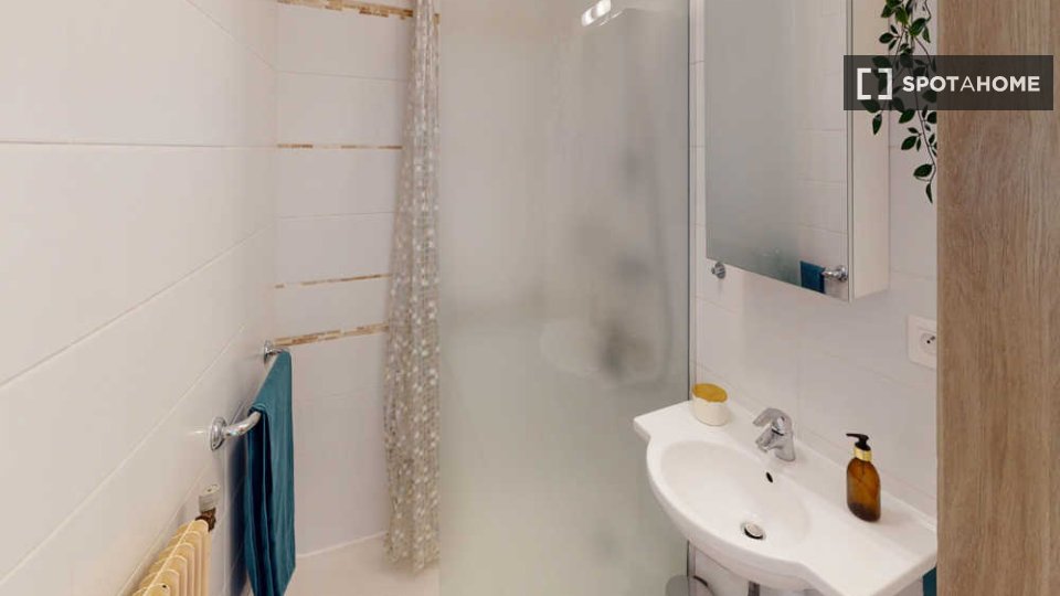 Double room Lyon, 4 beds, 80m² — photo 10