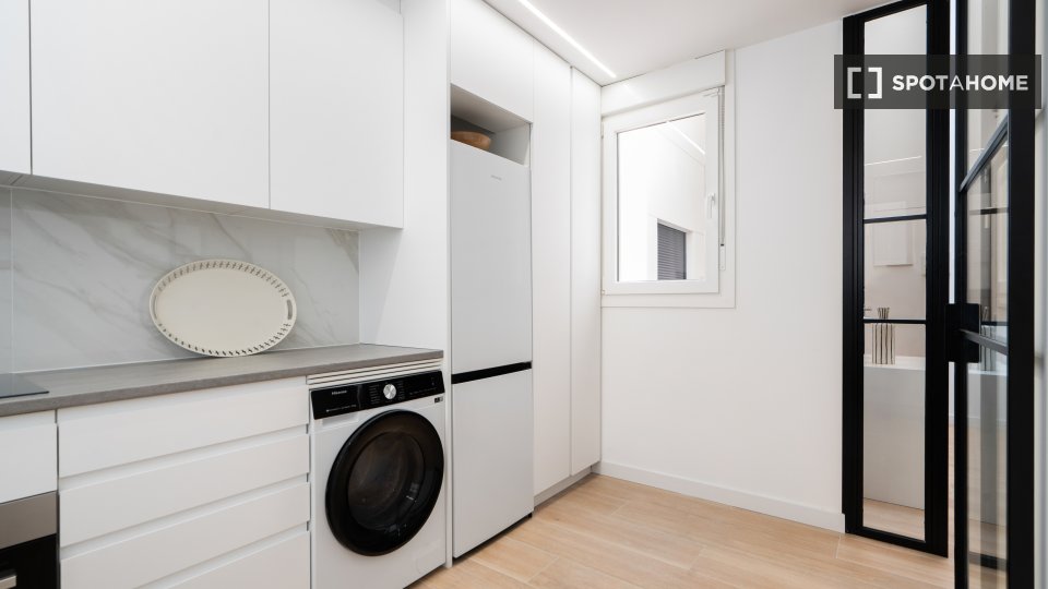 Double room Madrid, 4 beds, 140m² — photo 16
