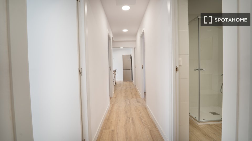 Double room Madrid, 5 beds — photo 2