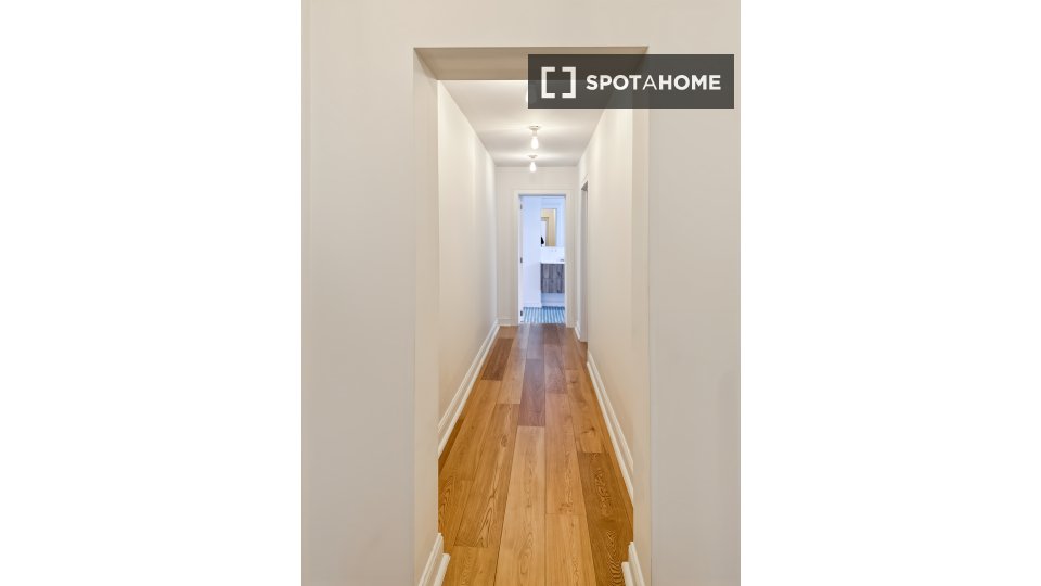 Double room Brussels, 1 bed, 110m² — photo 18