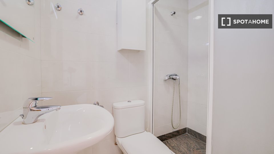 Double room Barcelona, 17 beds, 550m² — photo 13