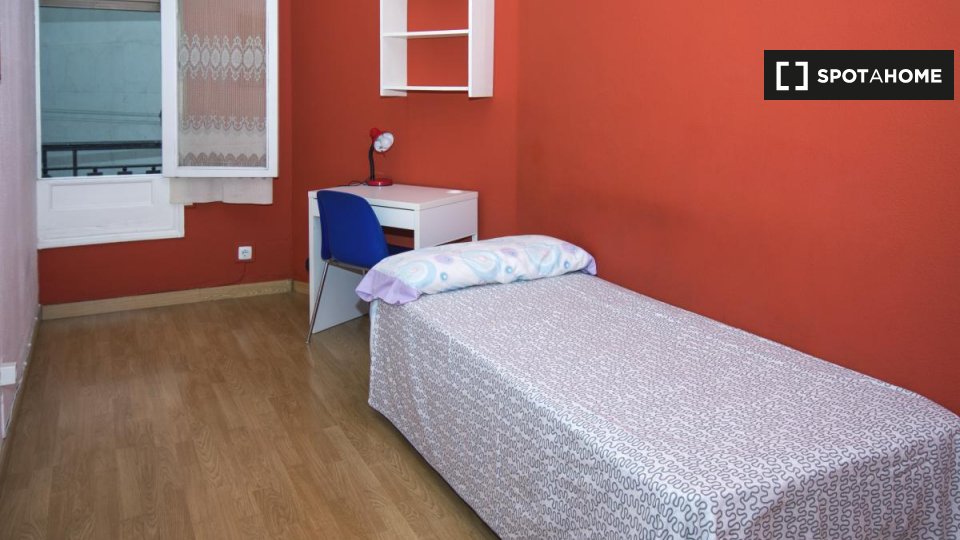 Double room Madrid, 6 beds — photo 2