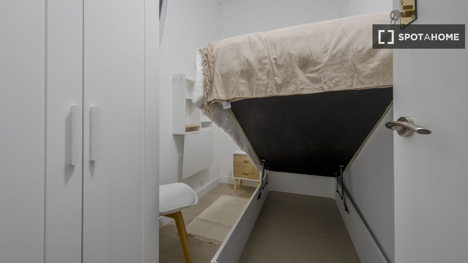 Double room Madrid, 9 beds, 200m² — photo 10