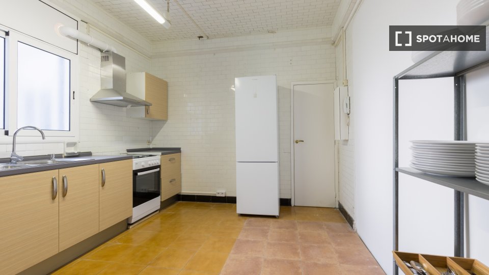Double room Barcelona, 9 beds, 175m² — photo 4
