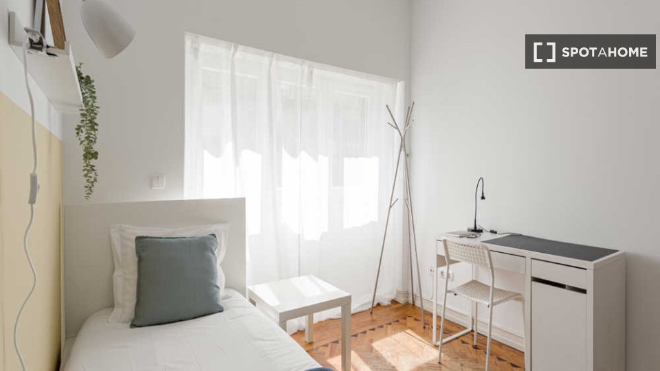 Double room Lisbon, 8 beds — photo 42