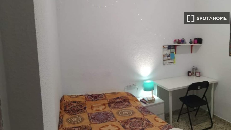 Double room Granada, 4 beds, 100m² — photo 2