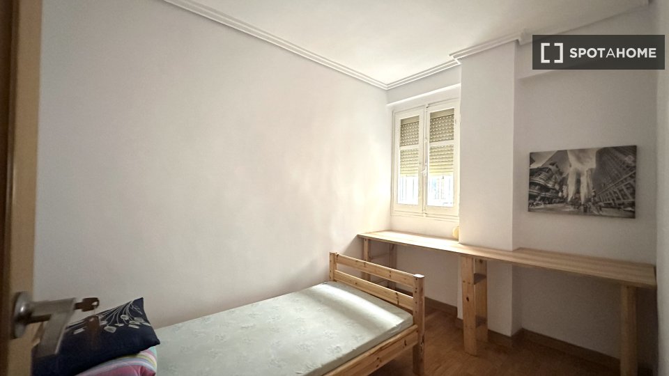 Double room Valencia, 3 beds, 90m² — photo 11
