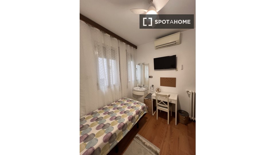 Double room Madrid, 8 beds, 275m² — photo 20